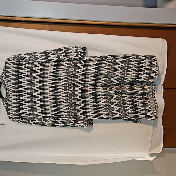 Dress - Picture 3 of 3